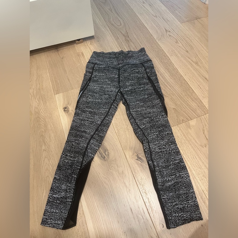 Lululemon mesh detailing Leggings